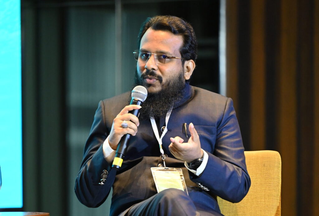 Murad Emadi Pictue Speaking